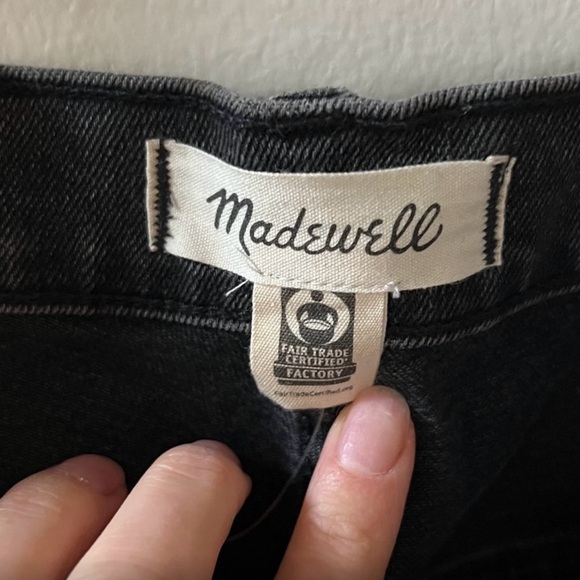 EUC Madewell Classic Straight in Lunar Wash Size US 26 (US 2, XS equivalent). - Picture 7 of 7
